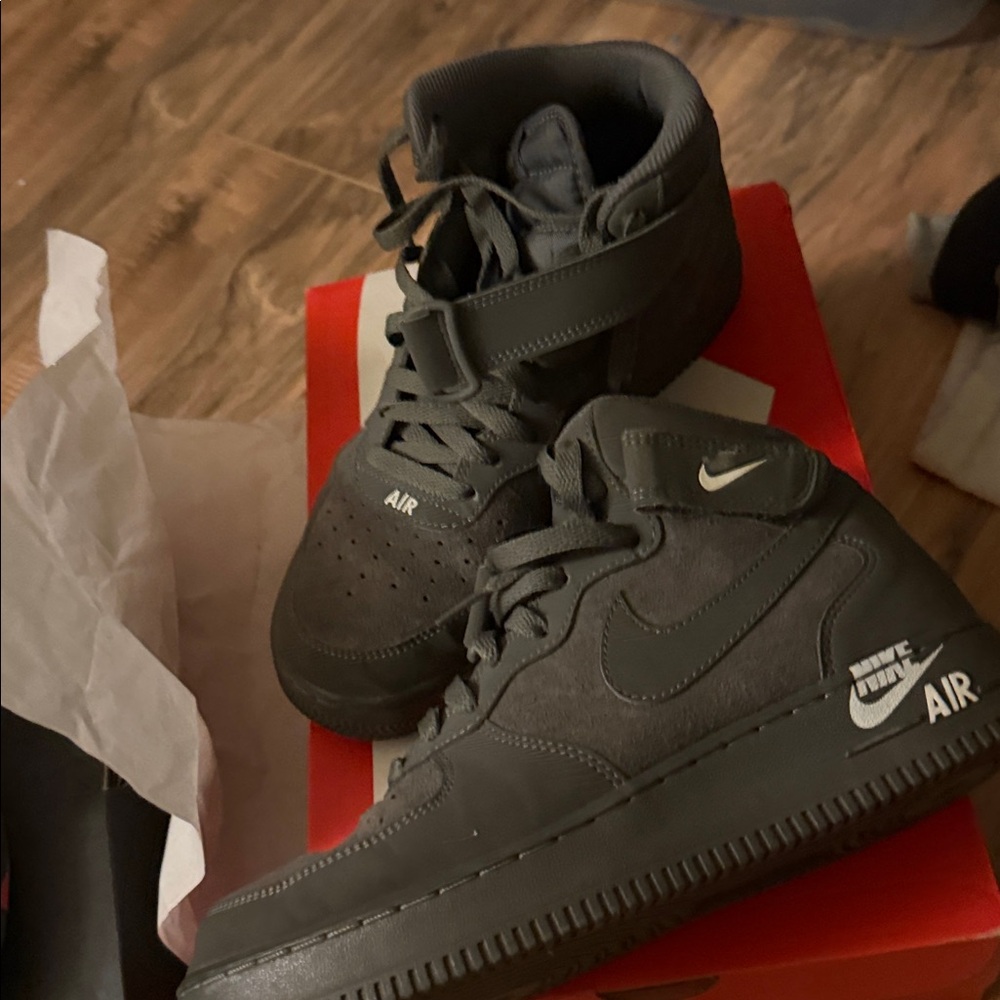 Men's Gray Athletic Shoes - Picture 2 of 4